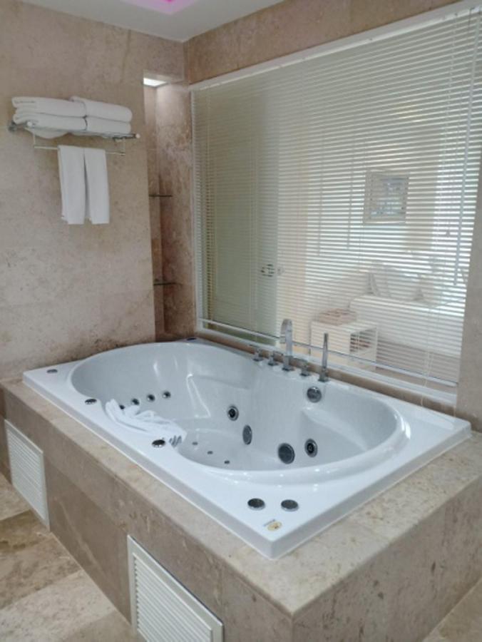 V Verve Service Apartment Hotel Chachoengsao Eksteriør bilde